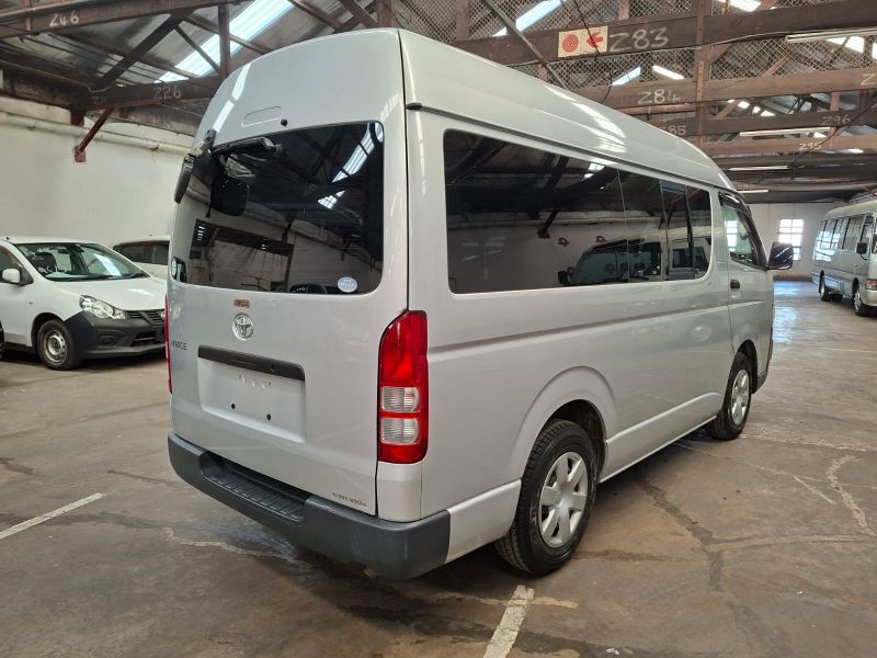  28669  TOYOTA HIACE  2005  