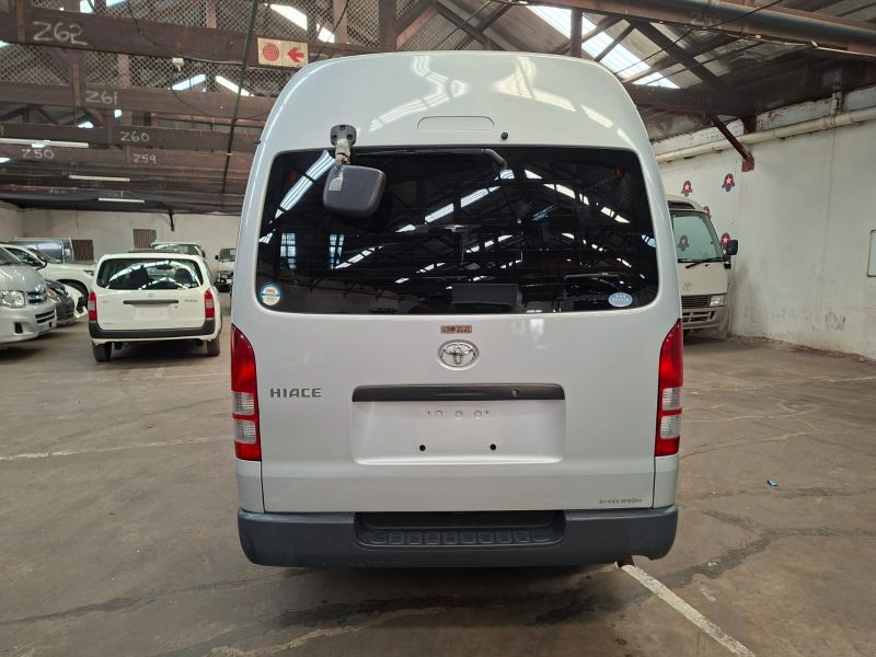  28669  TOYOTA HIACE  2005  