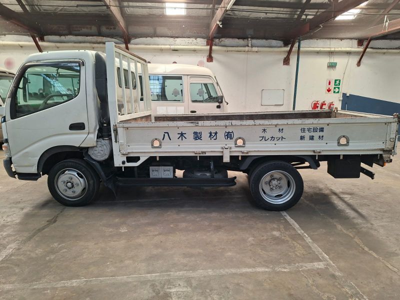  28671  HINO DUTRO  2004  