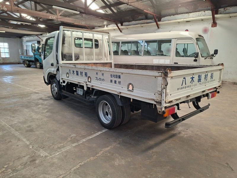  28671  HINO DUTRO  2004  