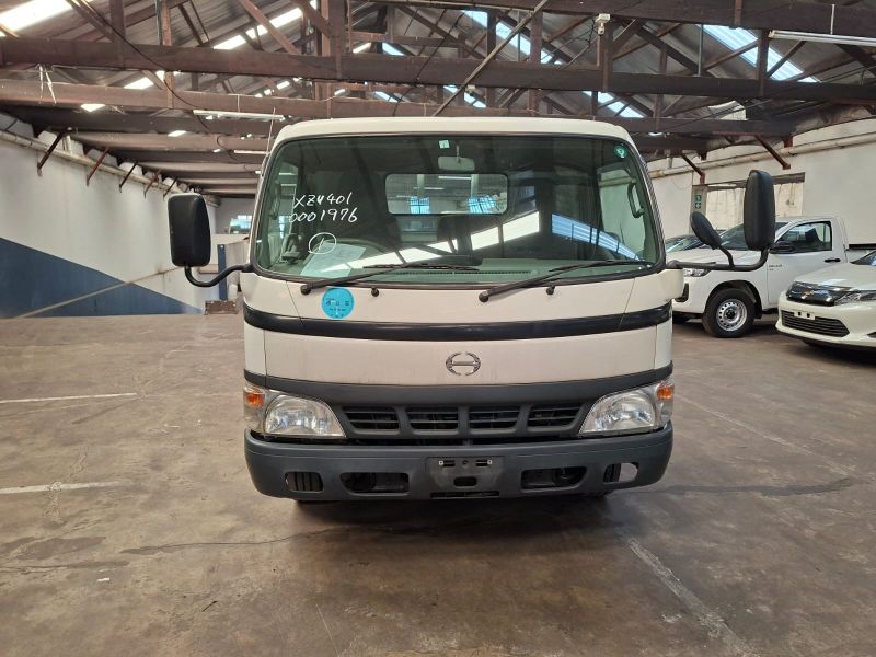 28671 HINO DUTRO 2004