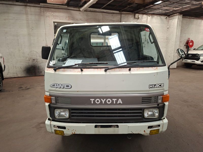 28676 TOYOTA HIACE 1995