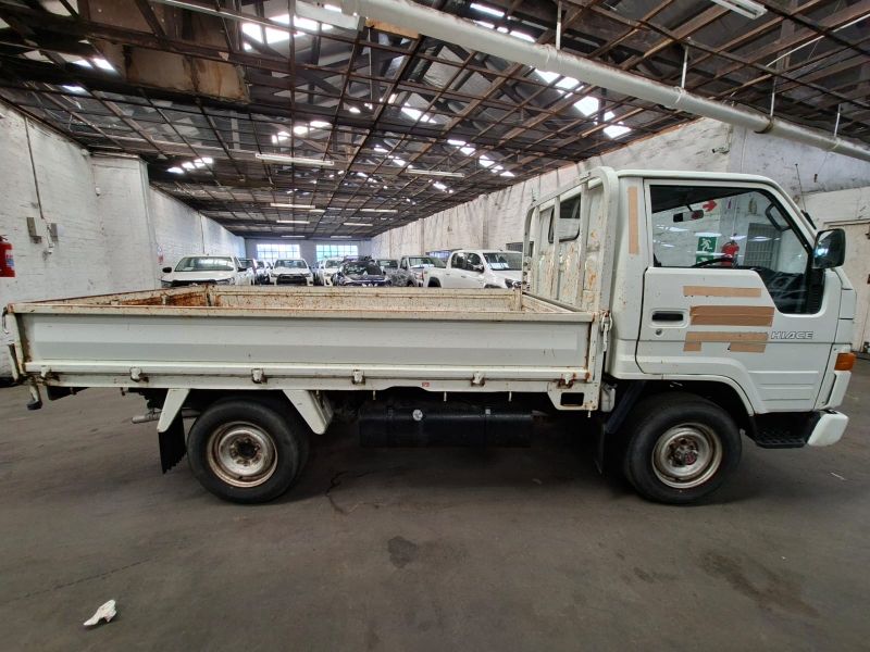  28676  TOYOTA HIACE  1995  