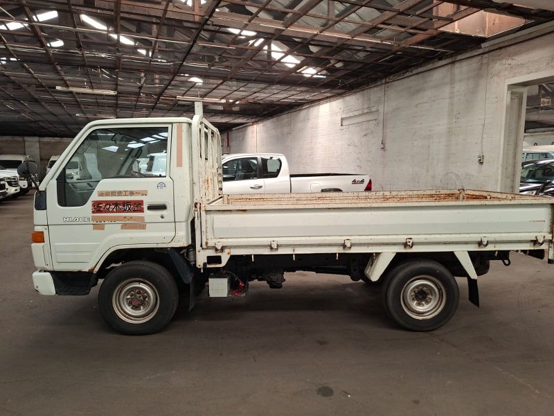  28676  TOYOTA HIACE  1995  