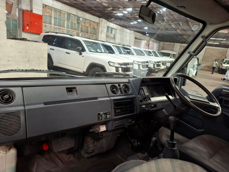 28676  TOYOTA HIACE  1995  