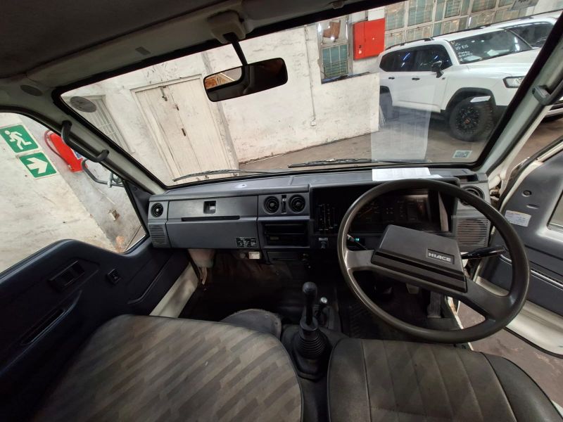  28676  TOYOTA HIACE  1995  