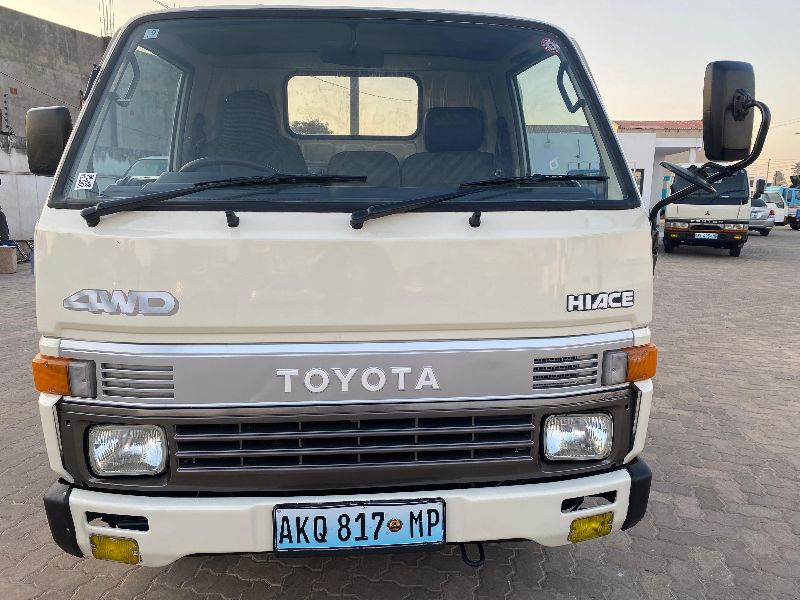 28676 TOYOTA HIACE 1995