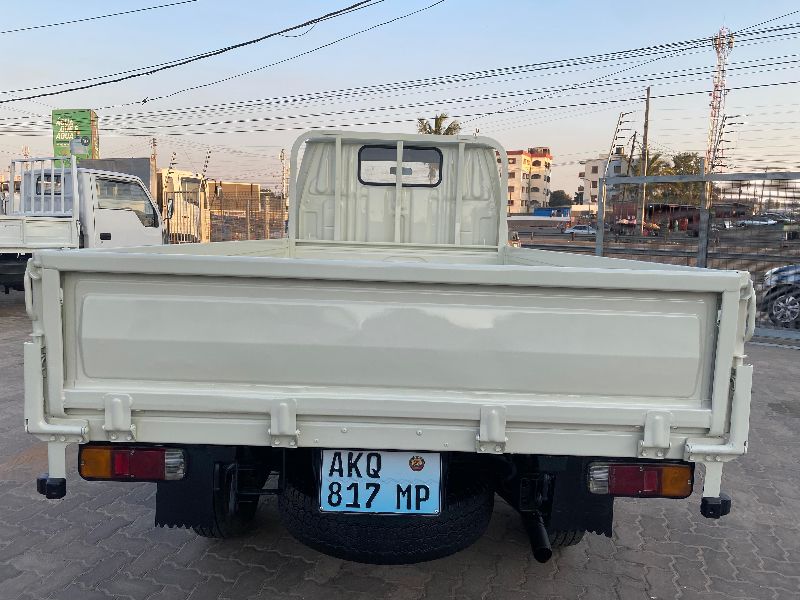 28676  TOYOTA HIACE  1995  