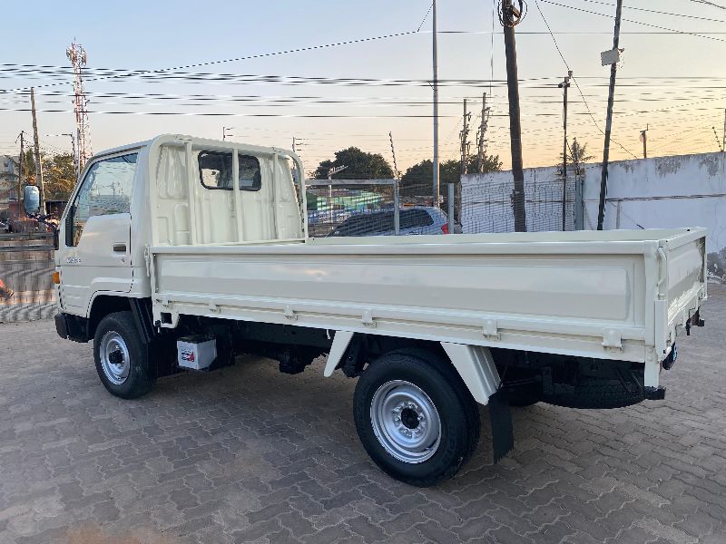  28676  TOYOTA HIACE  1995  