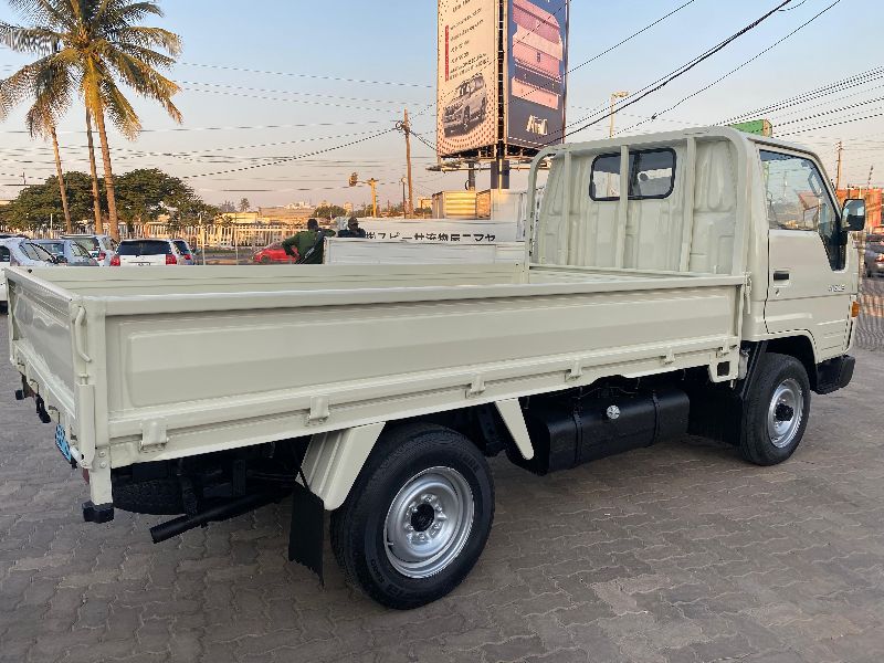  28676  TOYOTA HIACE  1995  