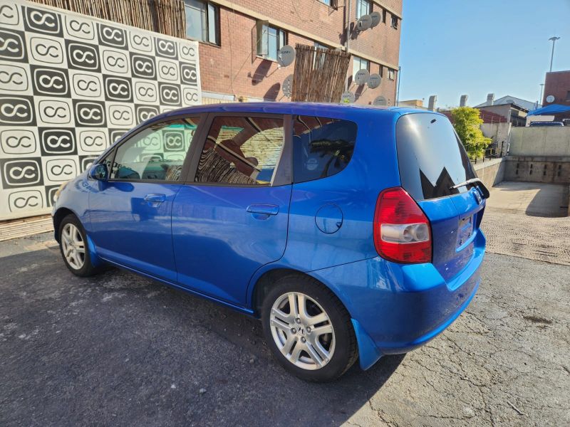  28687  HONDA FIT  2004  