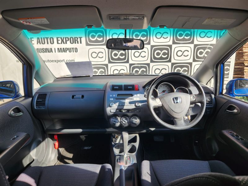  28687  HONDA FIT  2004  