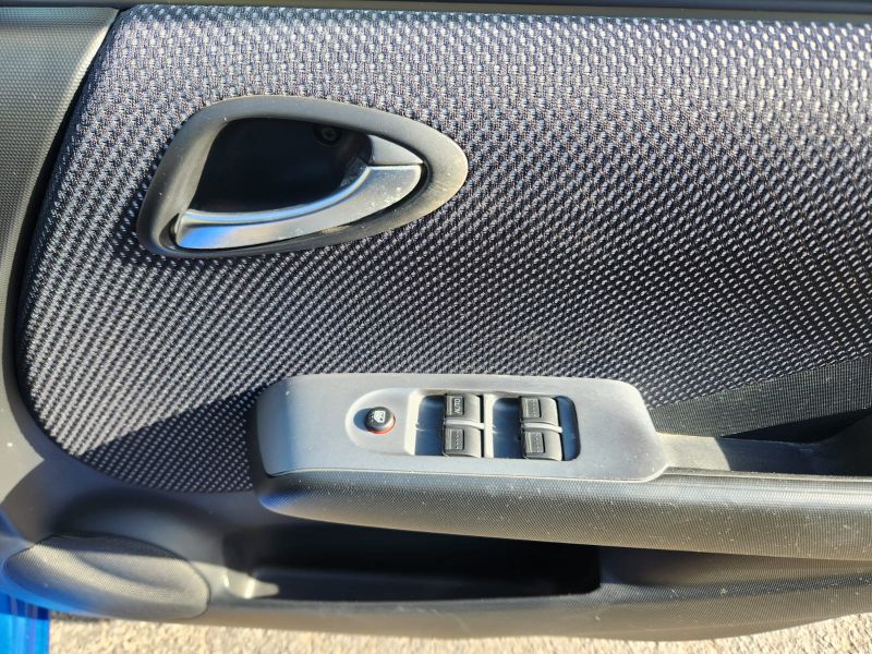  28687  HONDA FIT  2004  