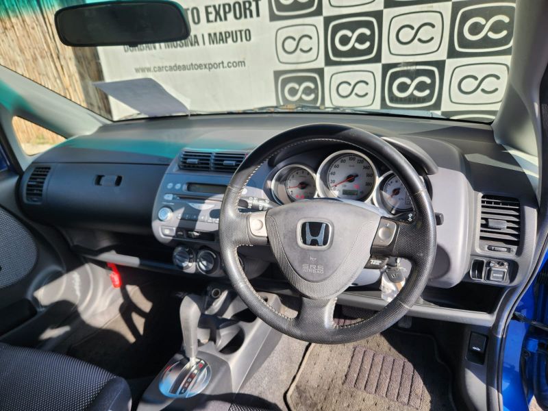  28687  HONDA FIT  2004  
