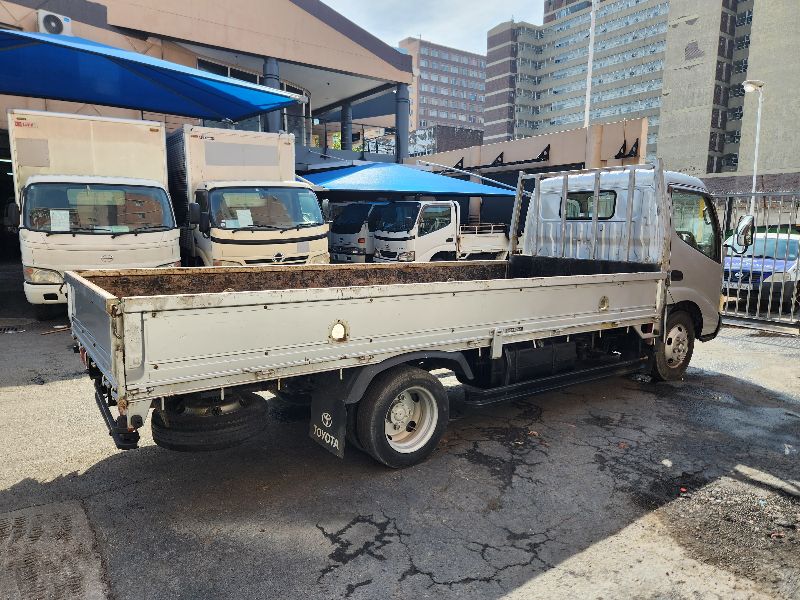  28707  TOYOTA DYNA  2002  