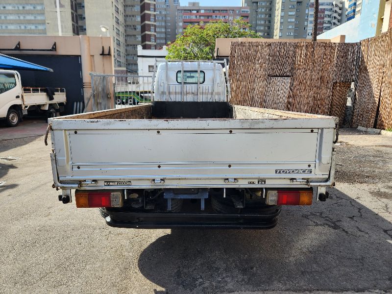 28707  TOYOTA DYNA  2002  