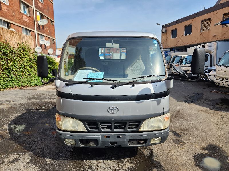 28707 TOYOTA DYNA 2002