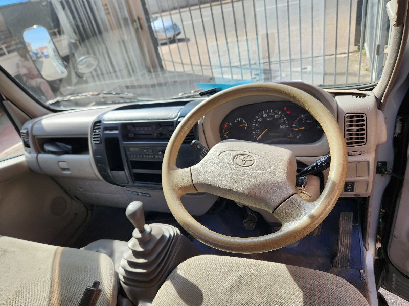  28707  TOYOTA DYNA  2002  