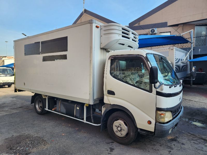  28718  HINO DUTRO  2003  