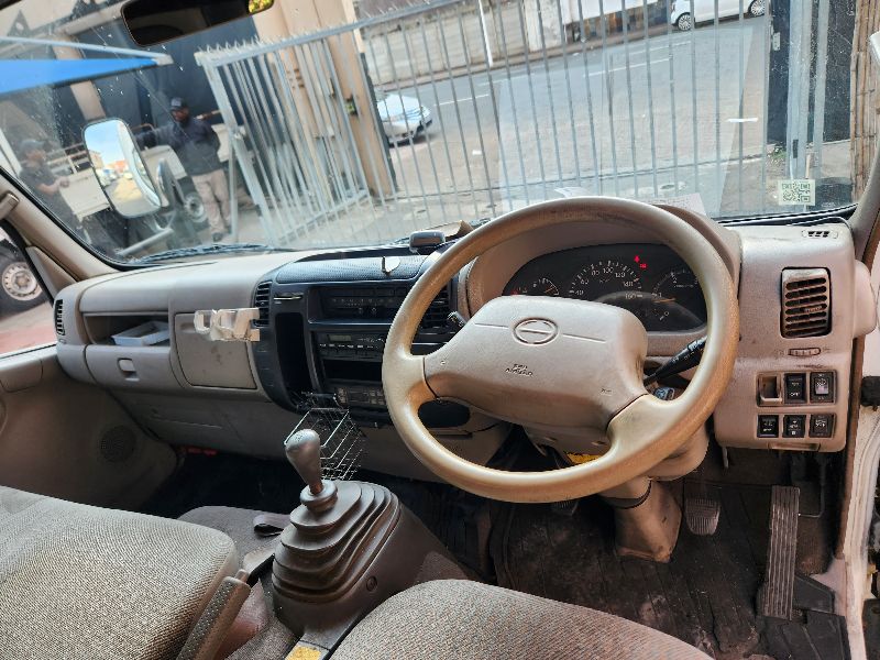  28718  HINO DUTRO  2003  