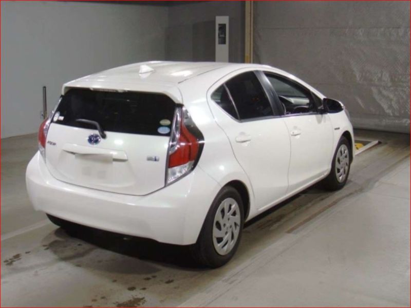  28731  TOYOTA AQUA  2016  