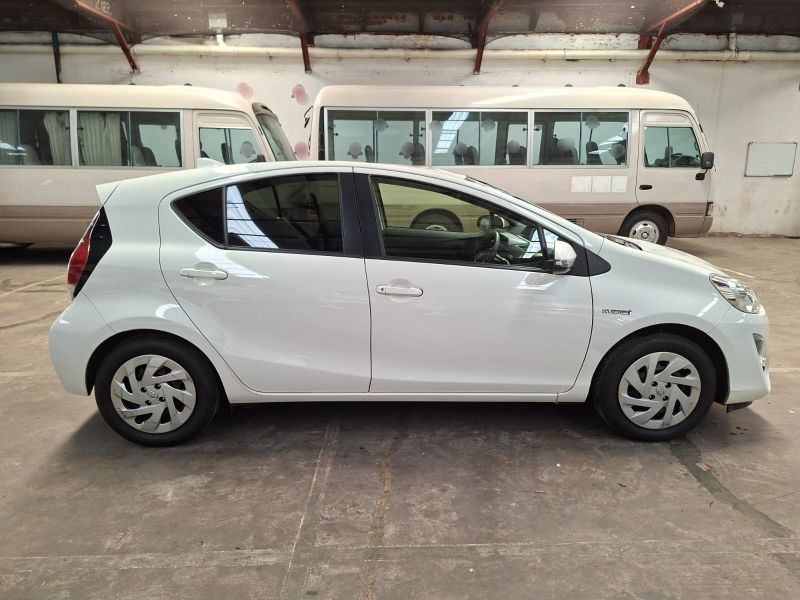  28731  TOYOTA AQUA  2016  