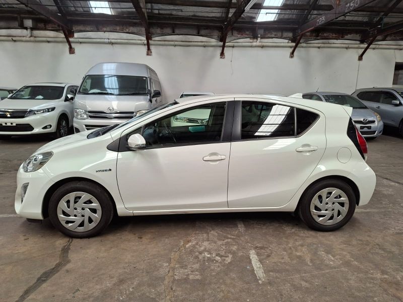  28731  TOYOTA AQUA  2016  
