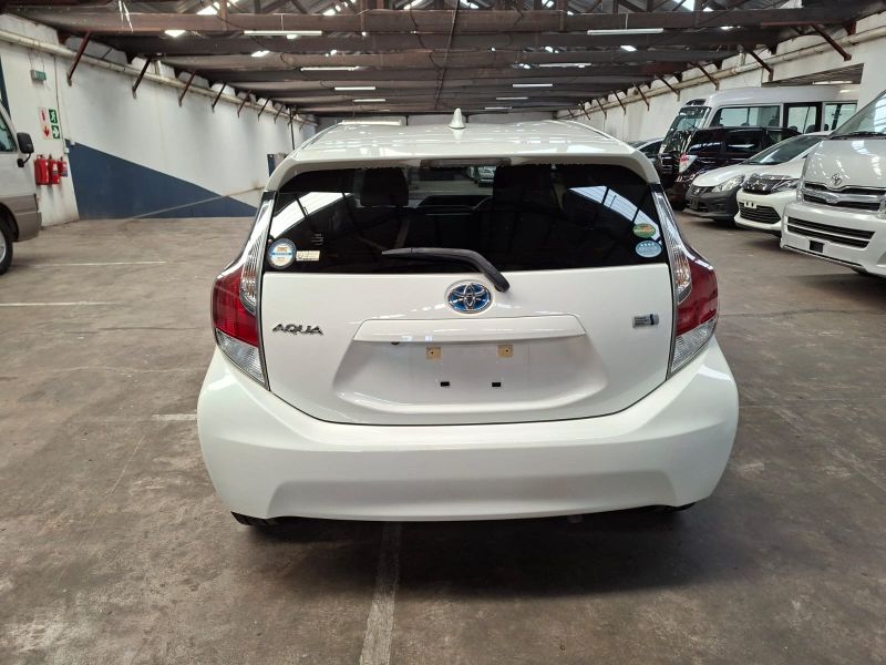  28731  TOYOTA AQUA  2016  