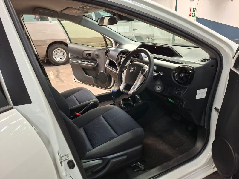  28731  TOYOTA AQUA  2016  