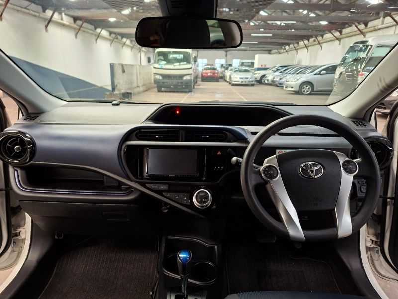  28731  TOYOTA AQUA  2016  
