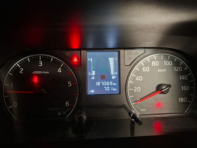  28757  NISSAN CARAVAN  2017  