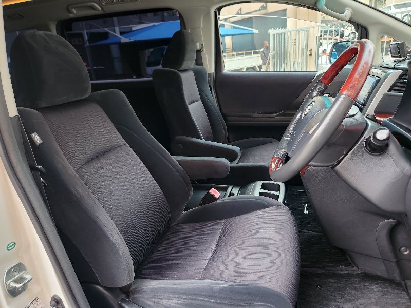  28795  TOYOTA Vellfire  2010  