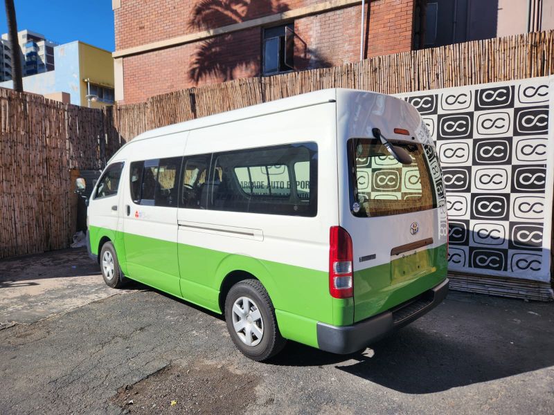  28800  TOYOTA HIACE  2013  