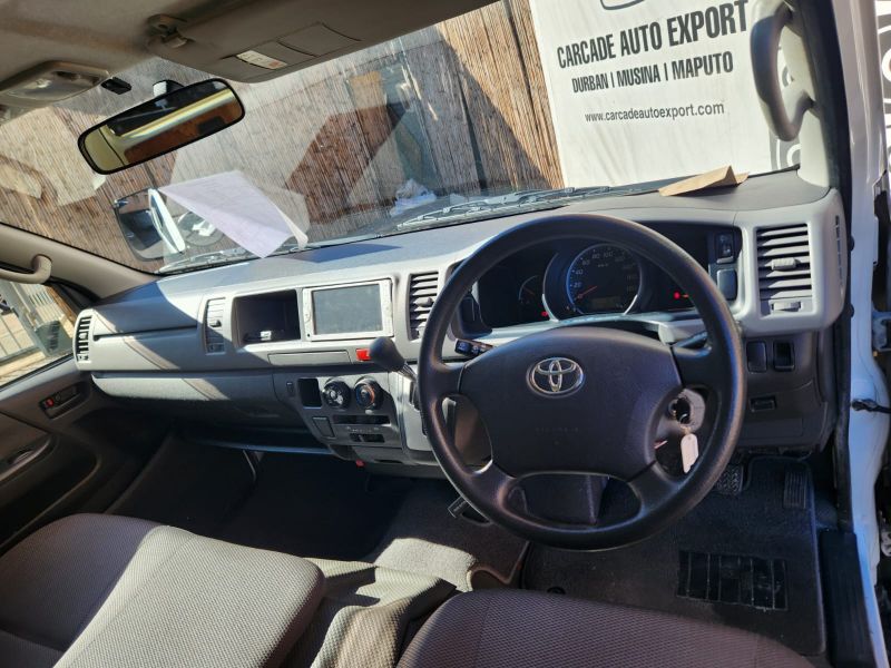  28800  TOYOTA HIACE  2013  