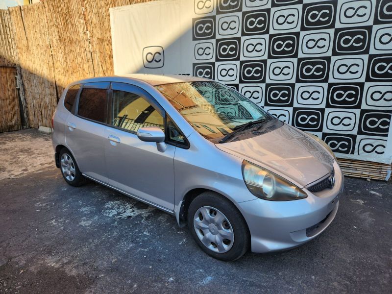  28810  HONDA FIT  2004  