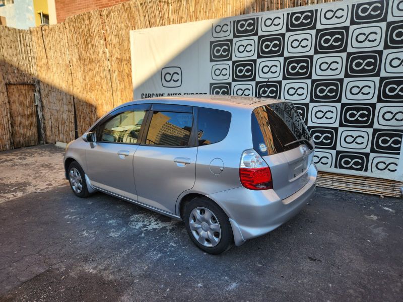  28810  HONDA FIT  2004  