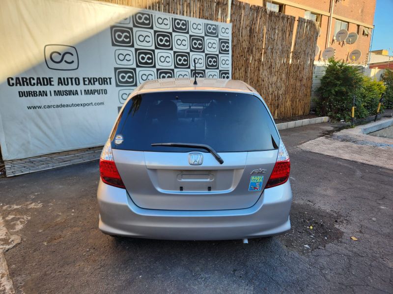  28810  HONDA FIT  2004  