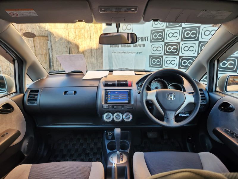  28810  HONDA FIT  2004  