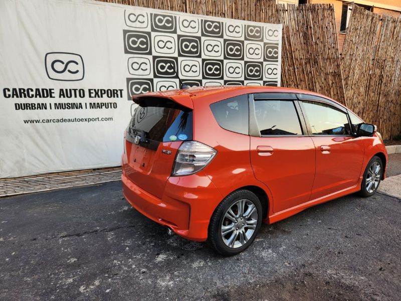  28889  HONDA FIT  2010  