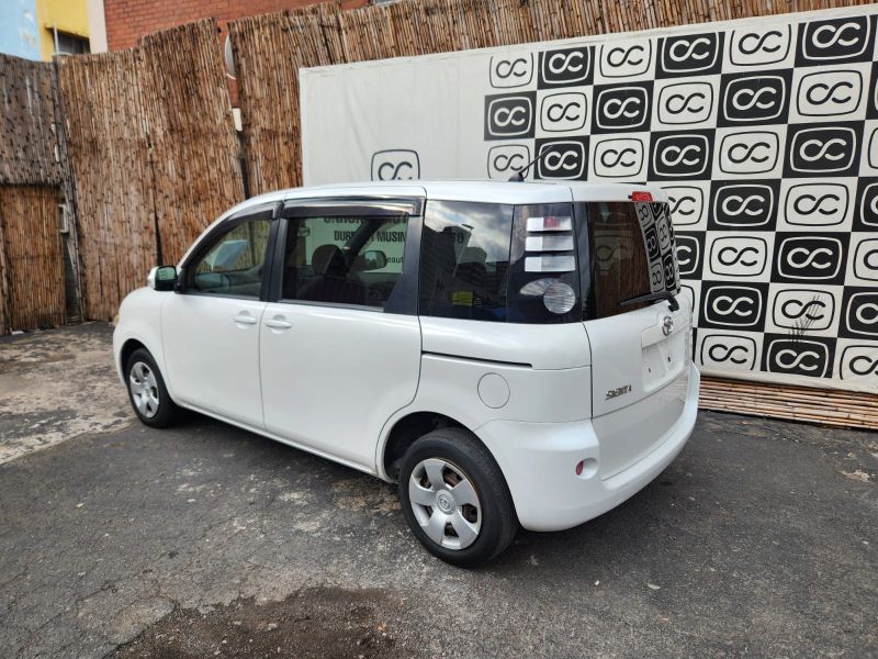 28890  TOYOTA SIENTA  2010  