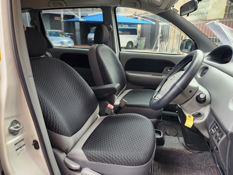  28890  TOYOTA SIENTA  2010  