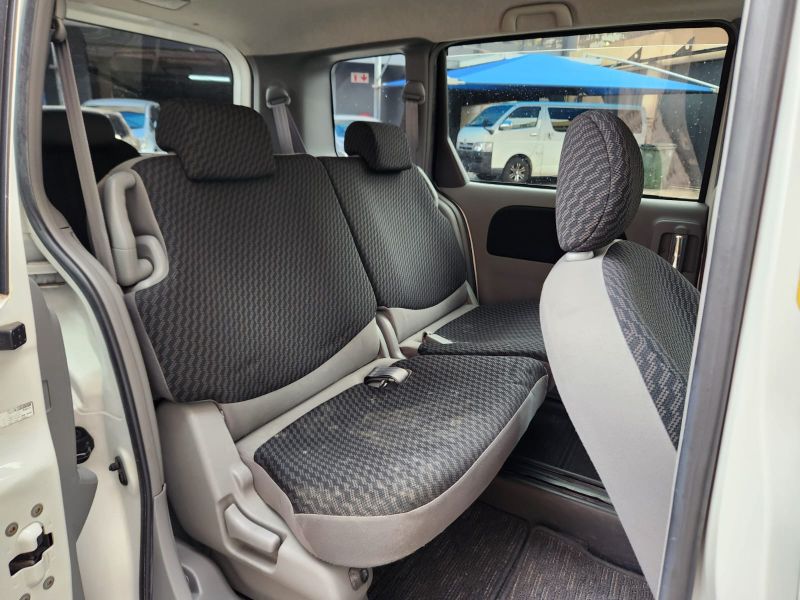 28890  TOYOTA SIENTA  2010  