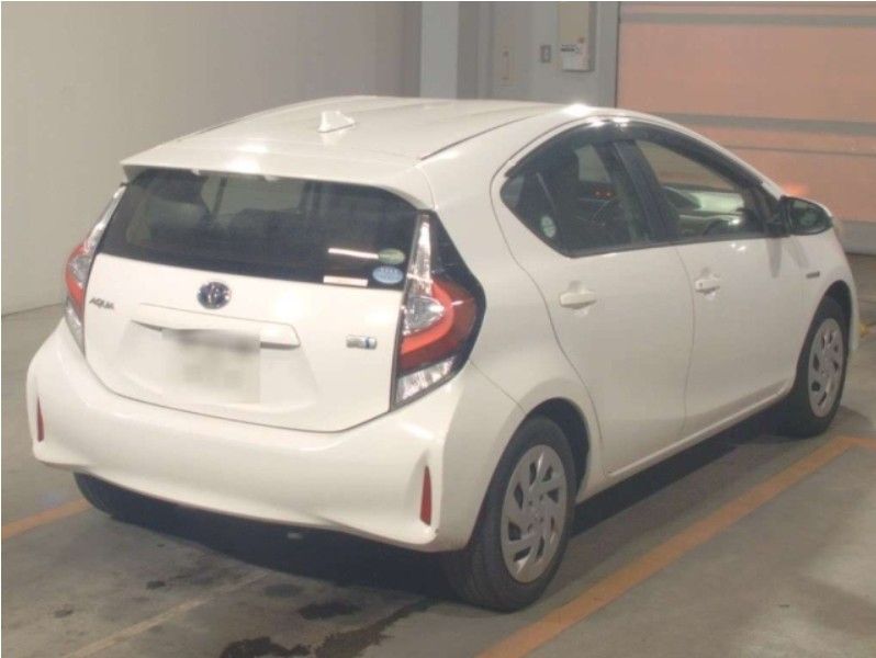  28915  TOYOTA AQUA  2017  