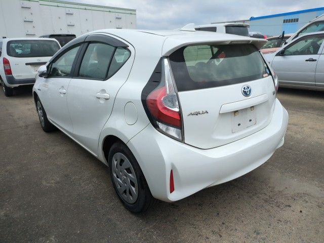  28915  TOYOTA AQUA  2017  