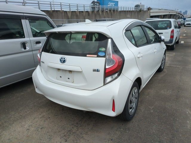  28915  TOYOTA AQUA  2017  