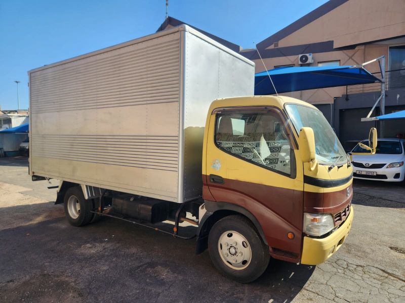  28921  HINO DUTRO  2003  
