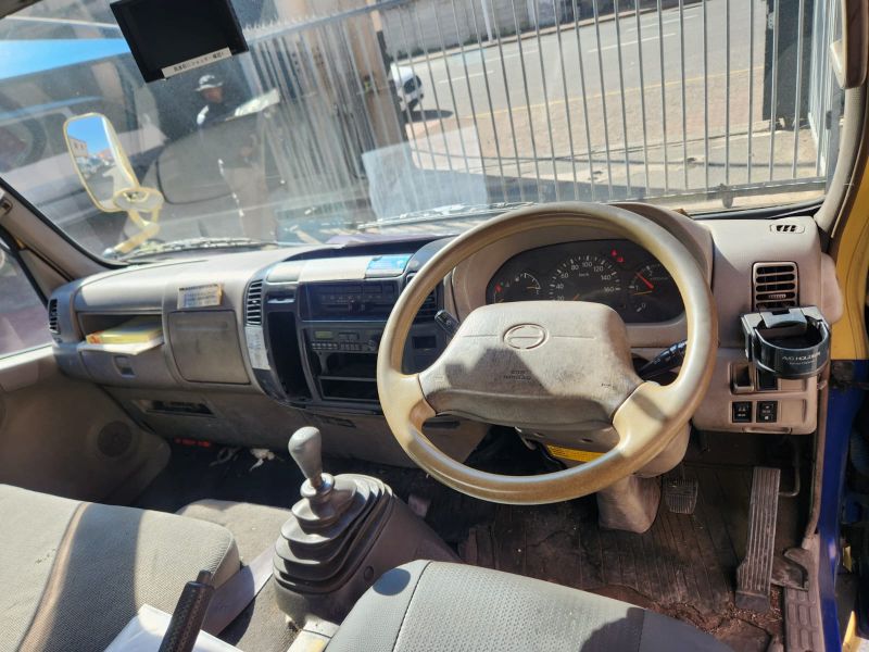  28921  HINO DUTRO  2003  