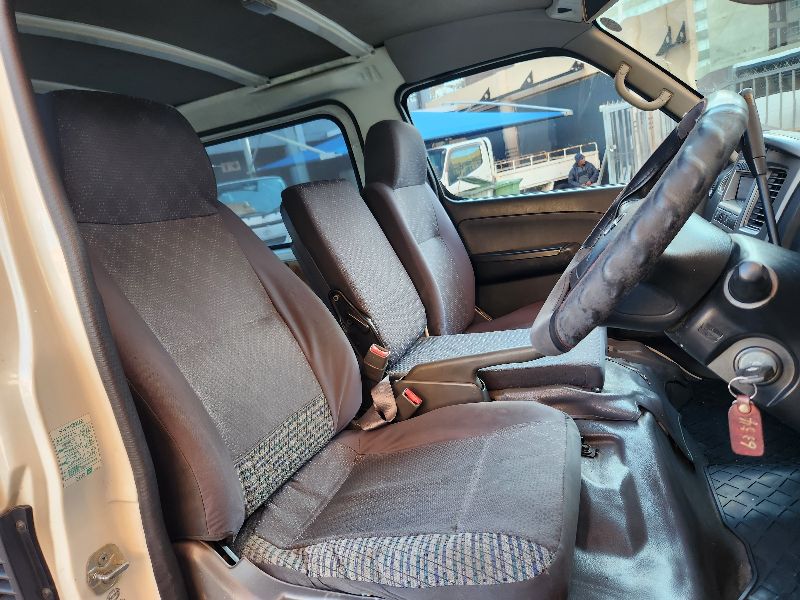  28925  NISSAN CARAVAN  2010  