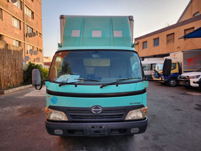 28938 HINO DUTRO 2008