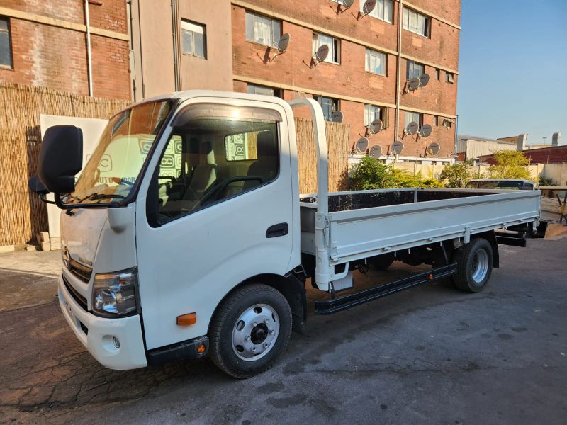 28939  HINO DUTRO  2015
